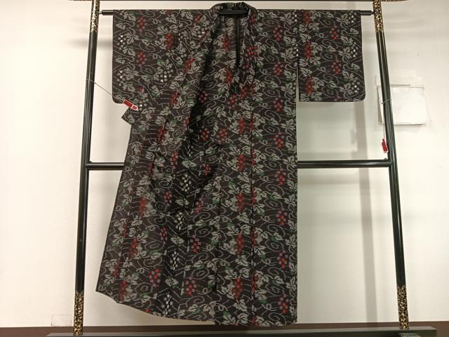平和屋着物●久留米絣 単衣 葡萄蔦の葉文 黒地 綿 逸品 未使用 CABC2625vp