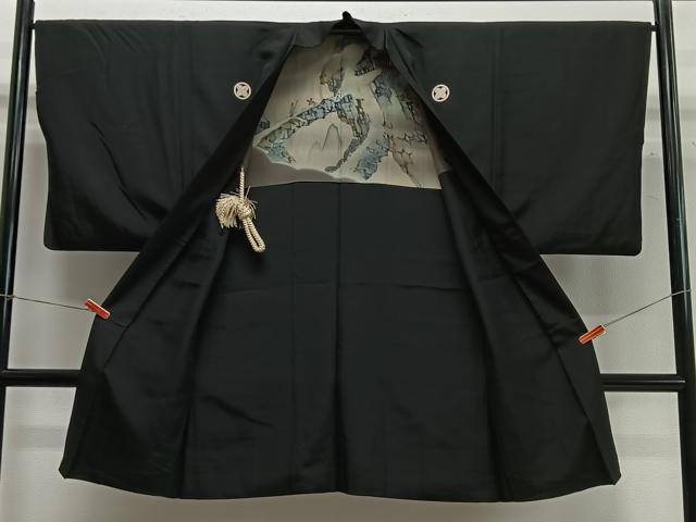 平和屋着物∞男性 長羽織 黒紋付 羽裏:風景文 羽織紐付き 正絹 逸品 CABC3164ua