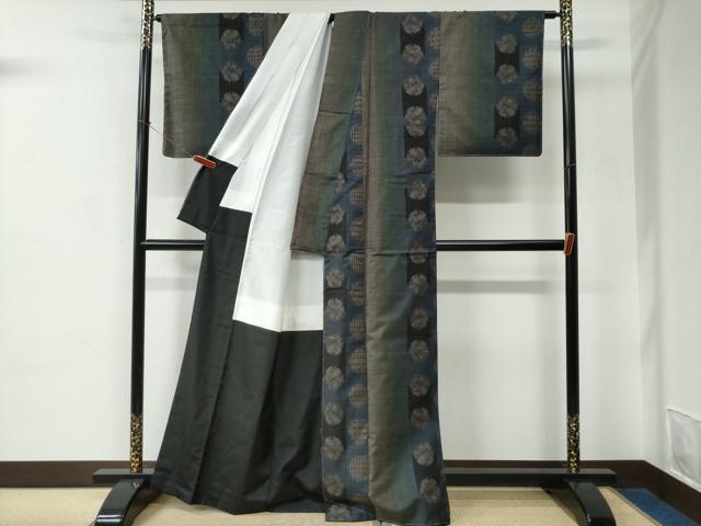 平和屋着物●本場大島紬 9マルキ 泥染め 雪輪吉祥花文 石原正宏作 証紙付き 正絹 逸品 未使用 CABC6748yc