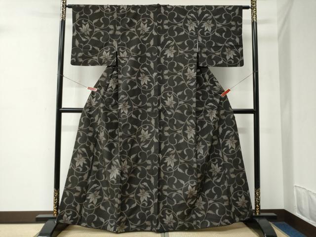平和屋着物●本場大島紬 7マルキ 唐草文 正絹 逸品 CABC6825yc