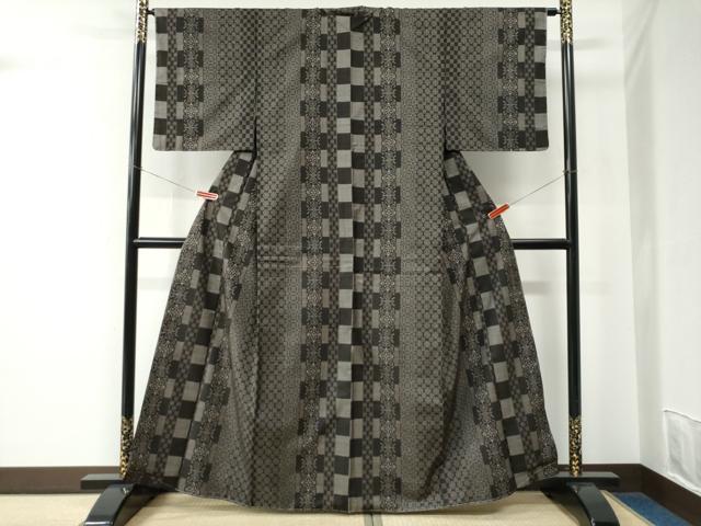 平和屋着物●本場大島紬 9マルキ 市松吉祥花唐草文 正絹 逸品 未使用 CABC7193yc