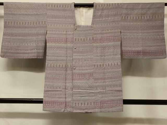 平和屋着物＃道行コート　横段文　正絹　逸品　未使用　CABE4802ua 楽天市場】平和屋着物□道行コート 草花文 黒地 ロング丈 正絹 逸品