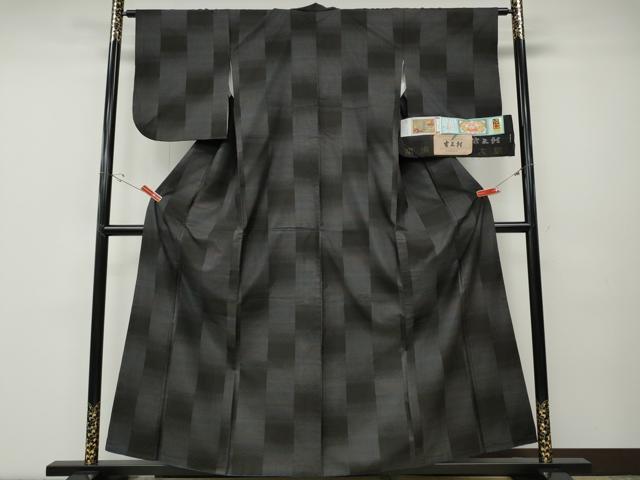 平和屋着物●本場大島紬 吉三郎 9マルキ 泥染め 霞市松文 吉織物謹製 証紙付き 正絹 逸品 CABD7270ut