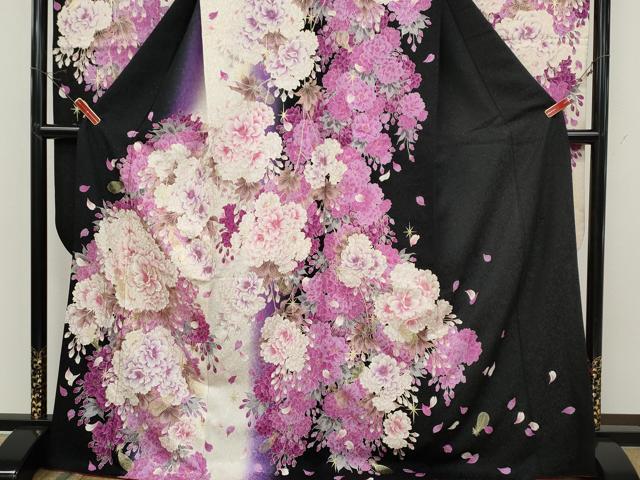 平和屋着物●豪華振袖 刺繍 舞花文 暈し染め 黒地 金彩 正絹 逸品 CABD7295ut
