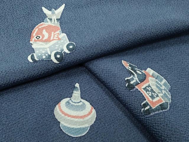 【鬼しぼ縮緬 小紋】大正ロマン風の色柄が美しい着物 - ブルーとグレーの2色展開 | 着物Lifeおゆき 小紋　鬼しぼ縮緬　型染め　トール&ゆったりサイズ