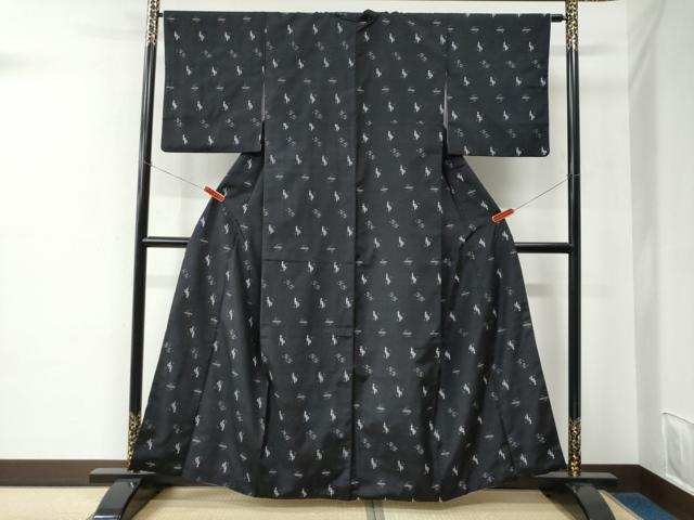 平和屋着物●本場琉球絣 紬 黒地 正絹 逸品 CABE2129yc