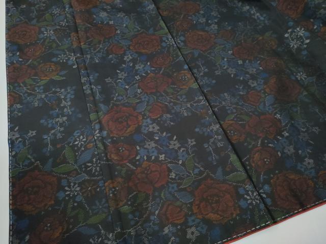 平和屋着物●本場大島紬 枝牡丹花文 池田伝一紬工場謹製 証紙付き 正絹 逸品 未使用 CABE2205yc