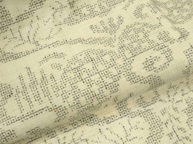 平和屋着物●本場結城紬 重要無形文化財 80亀甲 飛び亀甲柄 流水籬桐花文 正絹 逸品 未使用 CABE2224yc