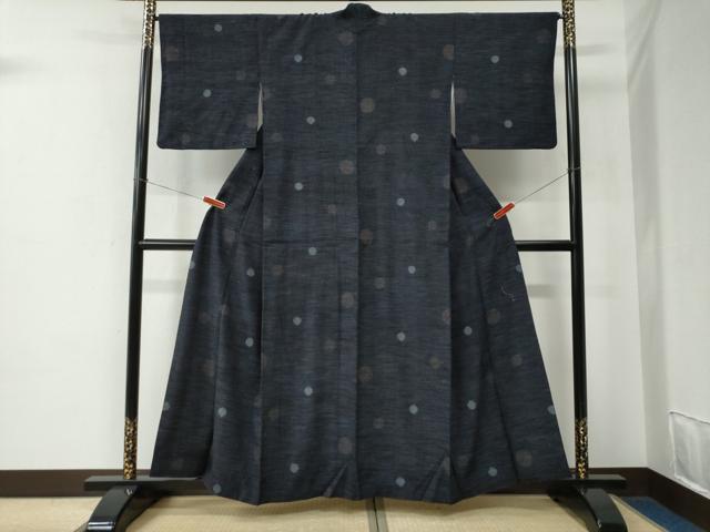 平和屋着物●本場結城紬 重要無形文化財 80亀甲 飛び亀甲柄 丸文 正絹 逸品 CABE2521yc