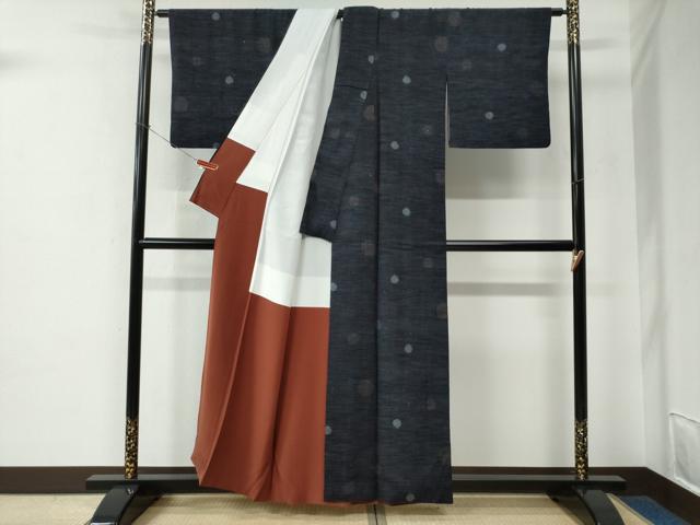 平和屋着物●本場結城紬 重要無形文化財 80亀甲 飛び亀甲柄 丸文 正絹 逸品 CABE2521yc