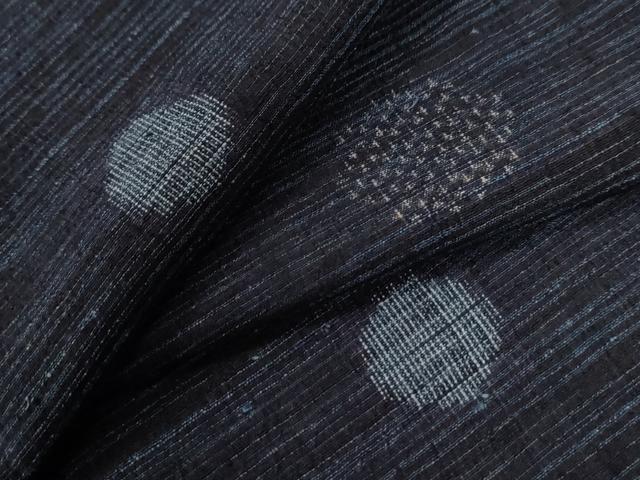 平和屋着物●本場結城紬 重要無形文化財 80亀甲 飛び亀甲柄 丸文 正絹 逸品 CABE2521yc