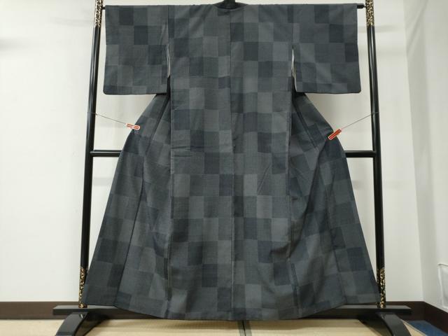 平和屋着物●本塩沢 110亀甲 市松吉祥文 黒地 正絹 逸品 CABE2659yc