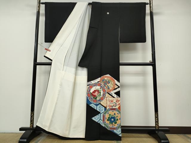 平和屋着物●本加賀友禅作家 鶴見保次 黒留袖 絵皿吉祥花文 正絹 逸品 CABE6949ut