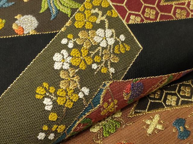 平和屋着物●河崎工房 河崎晴生 六通柄 本袋帯 唐織 宝寿重文 黒地 金糸 正絹 逸品 未使用 CABF0328ak