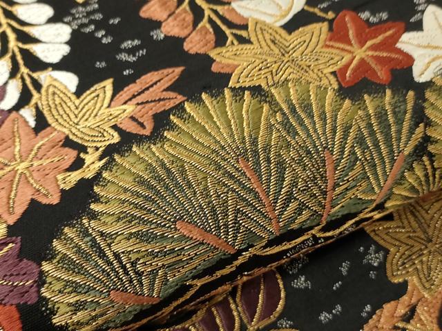 平和屋着物●六通柄袋帯 唐織 松藤紅葉文様 黒地 金糸 正絹 逸品 CABF0335ak