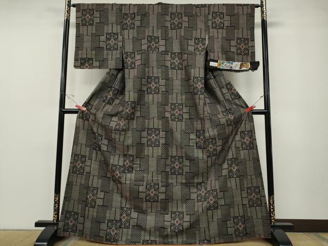 平和屋着物●本場大島紬 7マルキ 泥染め 色紙重ね吉祥花文 藤井勝作 証紙付き 正絹 逸品 CABF3368ut