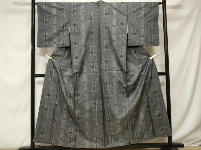 平和屋着物■本場大島紬 割り込み絣 色紙花唐草文 正絹 逸品 CABF9356ev