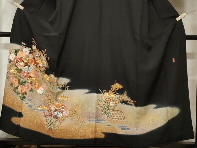 平和屋着物■豪華黒留袖 作家物 駒刺繍 籬流水扇面花丸文 暈し染め 金彩 正絹 逸品 CABF9793ev