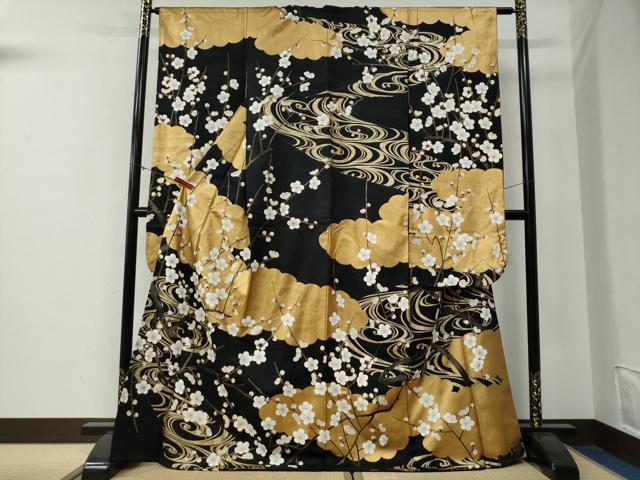 平和屋着物●豪華振袖 駒刺繍 雲取り流水枝梅文 黒地 金彩 正絹 逸品 CABG0207yc