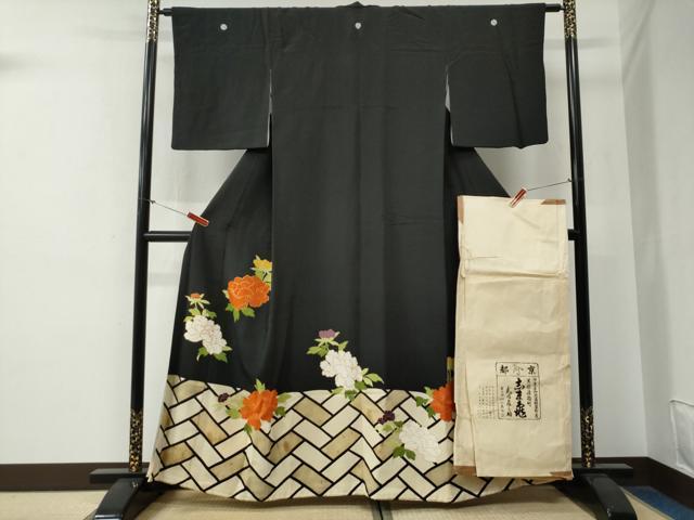 平和屋着物●銀座 志ま亀 黒留袖 駒刺繍 檜垣牡丹 金彩 たとう紙付き 正絹 逸品 CABG0241yc
