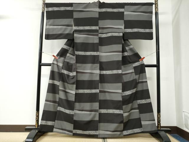 平和屋着物●上質な紬 横段花唐草文 黒地 健勝苑扱い 正絹 逸品 CABG0411yc