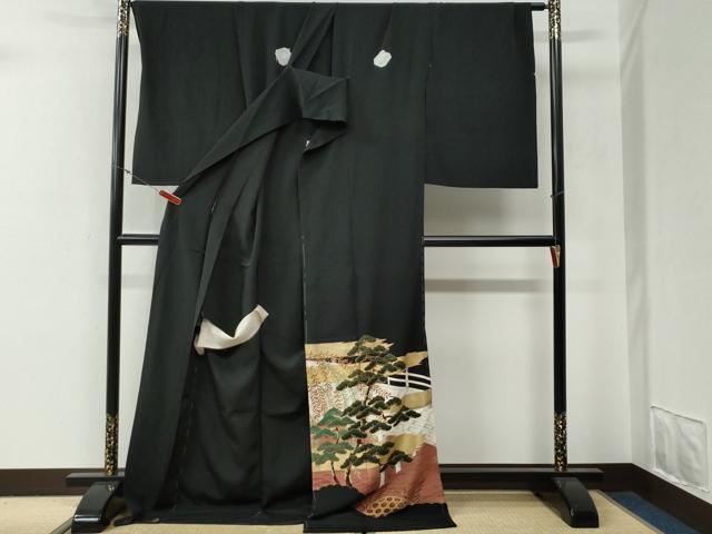 平和屋着物●豪華黒留袖 作家物 渡り橋浜松籬草花文 金彩 仮絵羽 正絹 逸品 未使用 CABG0509yc