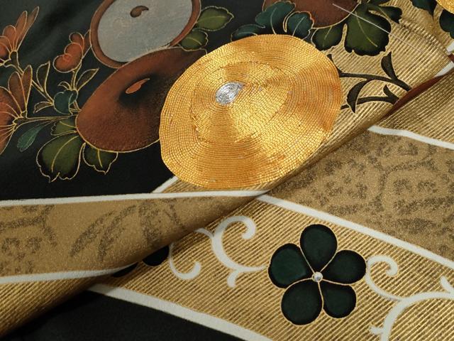 平和屋着物●豪華黒留袖 作家物 駒刺繍 万寿菊 松笹花唐草文 金彩 仮絵羽 正絹 逸品 未使用 CABG0511yc