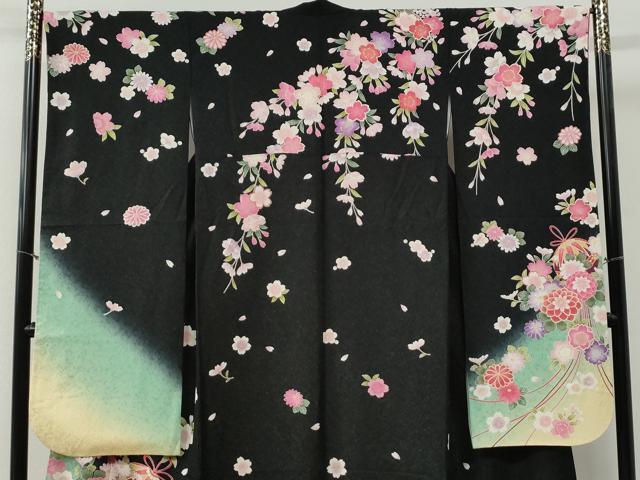 平和屋着物●豪華振袖 毬舞花文 暈し染め 黒地 金通し地 正絹 逸品 CABG0723yc
