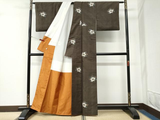 平和屋着物●本場結城繭紬 80亀甲 飛び亀甲柄 舞花文 証紙付き 正絹 逸品 CABG0741yc