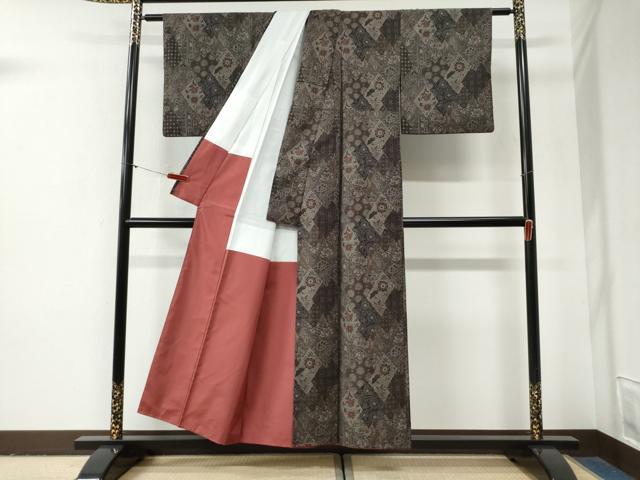 平和屋着物●本場大島紬 7マルキ 菱重ね更紗花唐草文 正絹 逸品 CABG0981yc