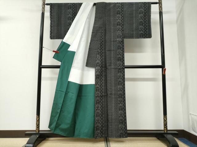 平和屋着物●上質な紬 吉祥唐草間道 黒地 正絹 逸品 未使用 CABG1079yc
