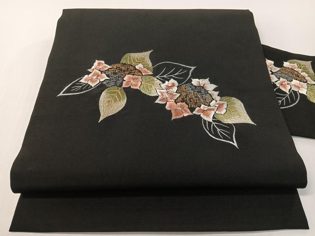 平和屋着物●塩瀬 九寸名古屋帯 総刺繍 草花文 黒地 金糸 正絹 逸品 CABG1601vp