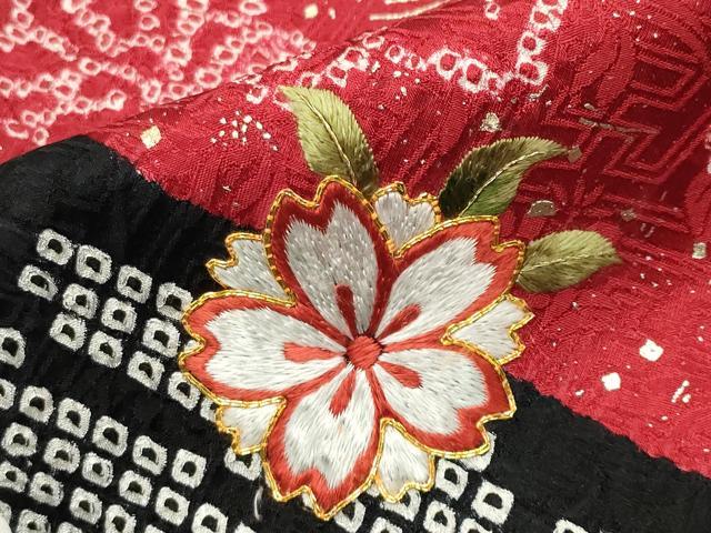 平和屋着物●豪華振袖 総絞り 駒刺繍 舞桜花文 黒地 金彩 正絹 逸品 CABG4772gh