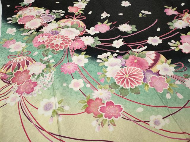 平和屋着物●豪華振袖 舞花鞠文 暈し染め 黒地 金通し地 正絹 逸品 CABG5394ut