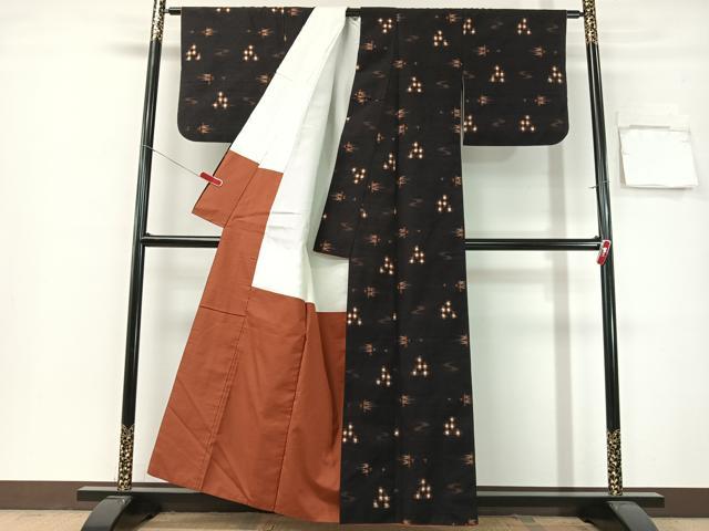 平和屋着物●上質な紬 琉球絣文様 黒地 正絹 逸品 CABG7763vp