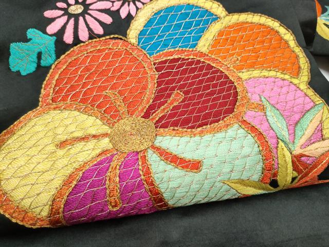 平和屋着物●アンティーク 大正ロマン 九寸名古屋帯 総手刺繍 草花文 黒地 金糸 正絹 逸品 CABG9190hy