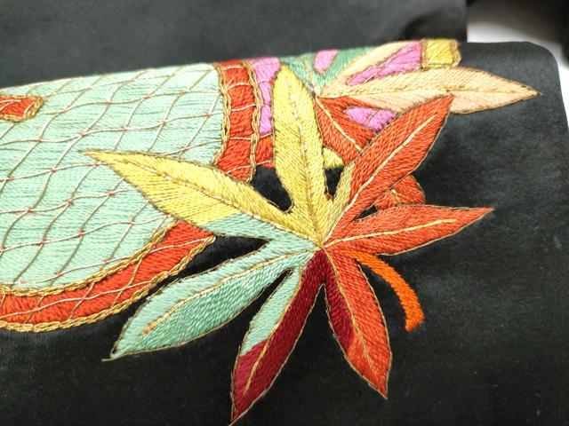 平和屋着物●アンティーク 大正ロマン 九寸名古屋帯 総手刺繍 草花文 黒地 金糸 正絹 逸品 CABG9190hy