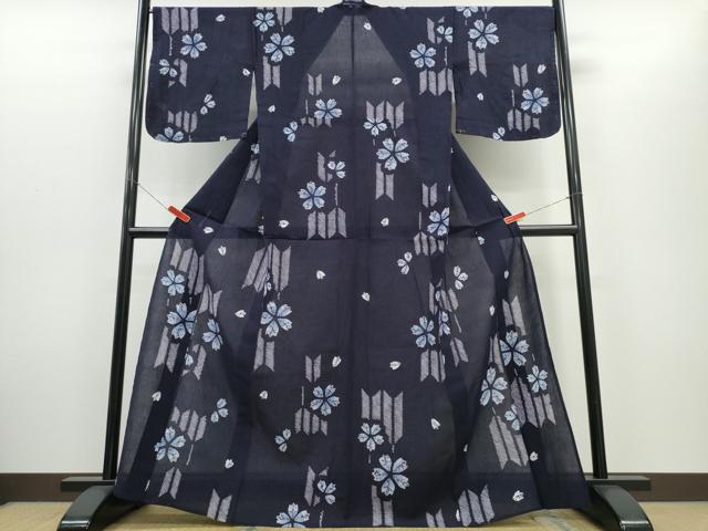 平和屋着物∴夏物 浴衣 有松鳴海絞り 舞桜 矢羽根文 濃藍色 綿 逸品 未使用 CABH1411ng