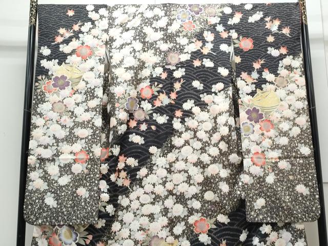 平和屋着物●豪華振袖 駒刺繍 糸巻き花文 黒地 金彩 正絹 逸品 CABH3707th