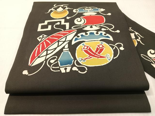 平和屋着物●塩瀬 九寸名古屋帯 型染め 宝尽くし 黒地 正絹 逸品 CABH4721vp
