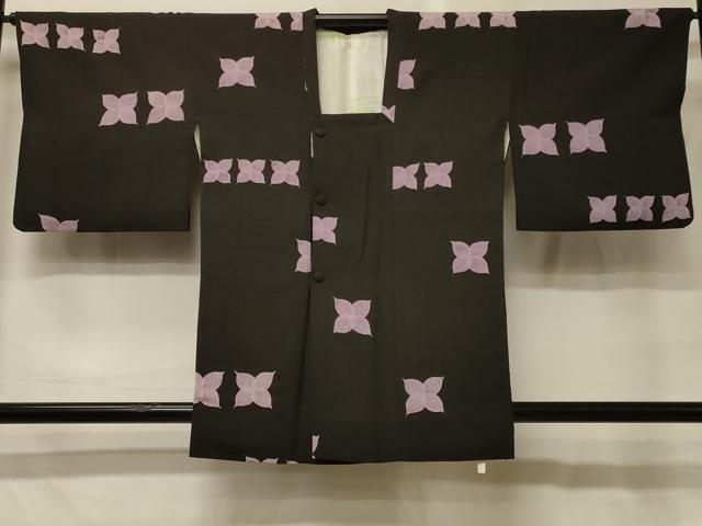 平和屋着物#道行コート ろうけつ染め 横段花文 黒地 正絹 逸品 CABH6808in