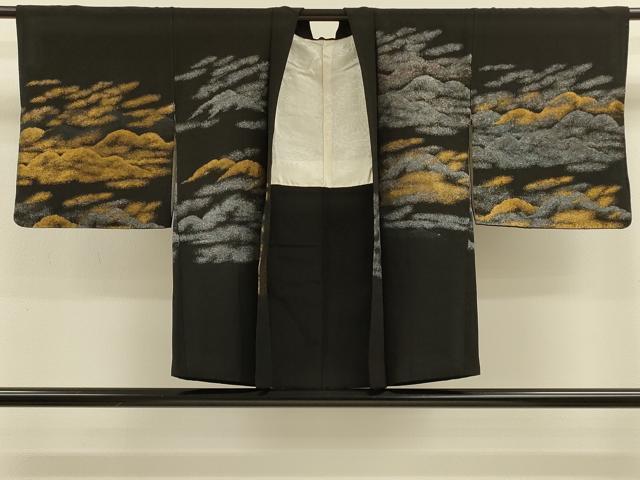 平和屋着物#羽織 寿光織 遠山雲重ね文 黒地 金糸 正絹 逸品 CABH6836in