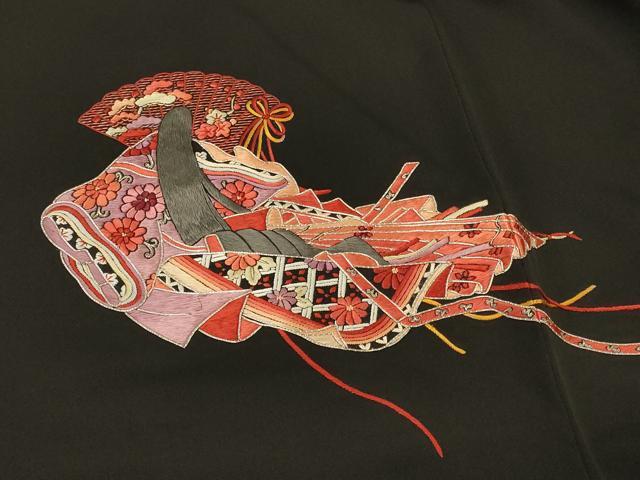 平和屋着物#羽織 駒刺繍 総刺繍 檜扇人物花文 黒地 銀糸 正絹 逸品 未使用 CABH6942in