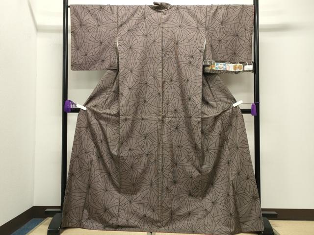 平和屋着物●本場大島紬 7マルキ 泥染め 舞花文 柊田勝彦作 証紙付き 正絹 逸品 CABI0569gh