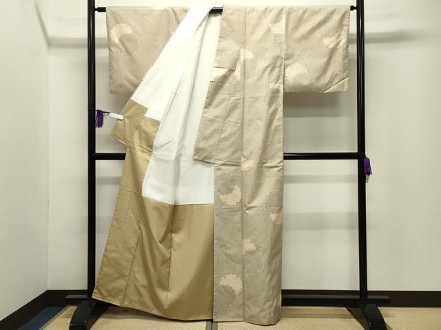 平和屋着物●本場大島紬 白大島 160亀甲 雪輪重ね文 正絹 逸品 CABI0613gh