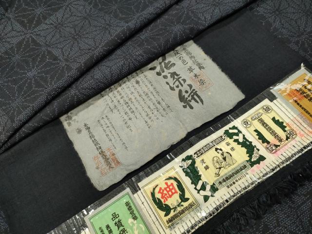 平和屋着物●本場真綿結城紬 泥染絣 市松麻の葉文様 証紙付き 正絹 逸品 CABI1109gh