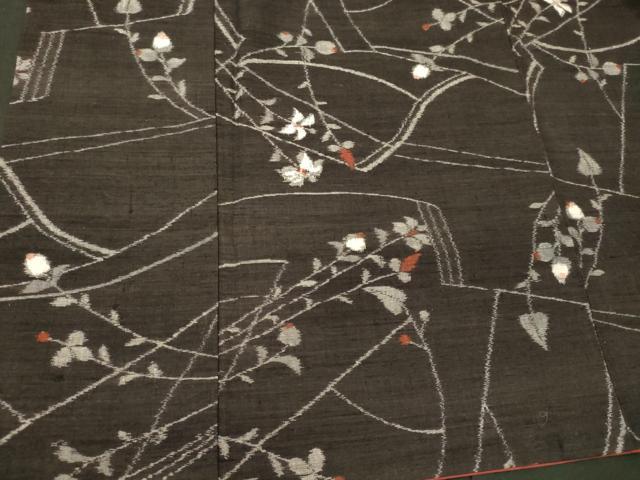 平和屋着物■上質な紬 草花文 黒地 正絹 逸品 CABI1947oy