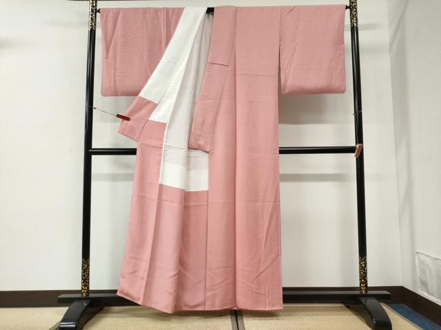 平和屋着物●上質な色無地 本草木両面染 紋意匠 珊瑚色 反端付き 正絹 逸品 CABI2015yc