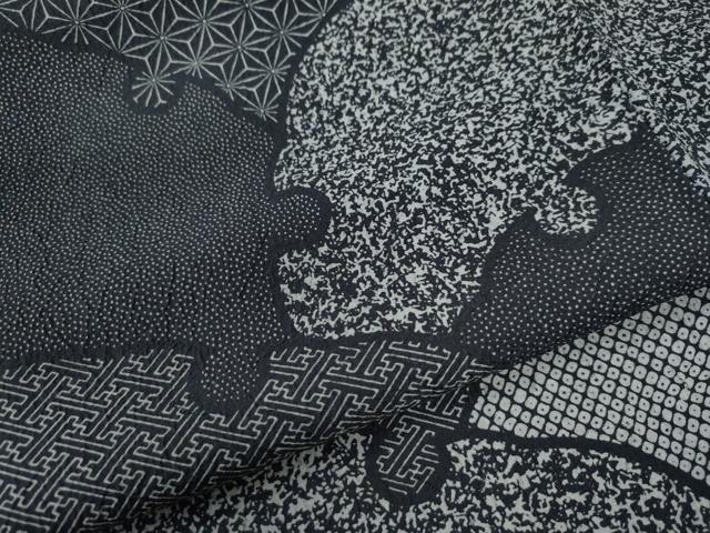 平和屋着物●染色作家 斉藤三才 小紋 雪輪吉祥文 黒地 正絹 逸品 CABI2096yc
