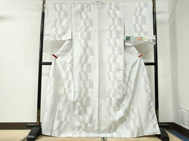平和屋着物●本場大島紬 白大島 白泥染 松葉文 大山謹製 証紙付き 正絹 逸品 CABI2419yc